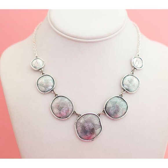 Vintage Silver Tone Unique Pattern Bib Necklace by Avon 18 inch - P17 - Picture 2 of 3